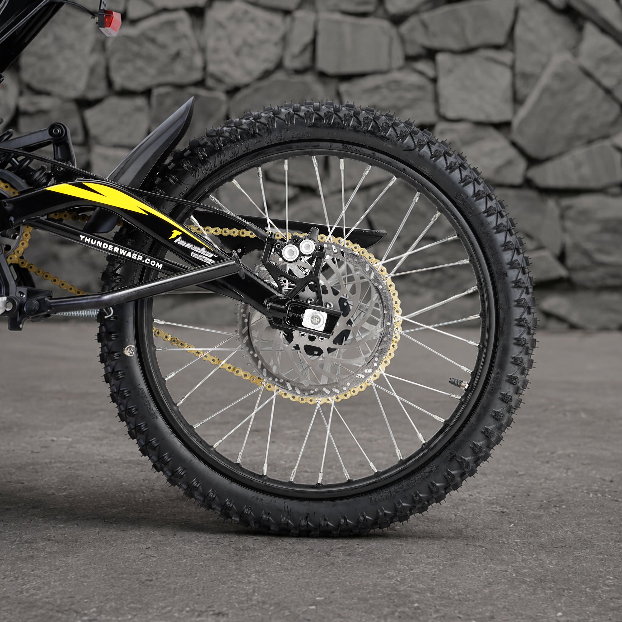 Durable rear spoke tire and heat dissipation ventilated disc brake system of X10 adult fast offroad ebike top speed 53MPH